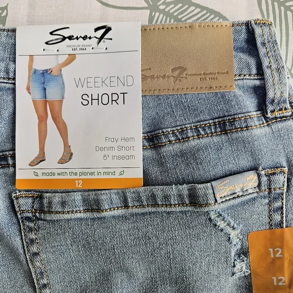 NWT!!! Seven7 Weekend Short Denim Women's Shorts Size 12 / 5" Inseam - Picture 7 of 7